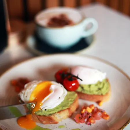 The Отель Трали